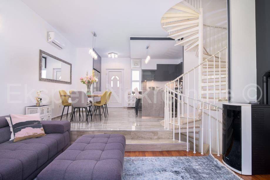 Flat in a building, Sale, Okrug, Okrug Gornji