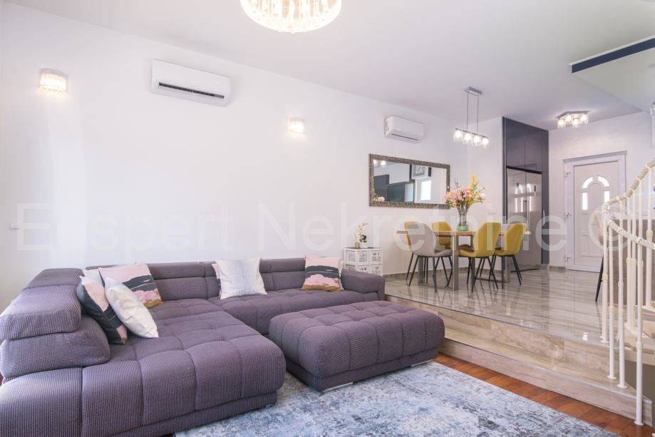 Flat in a building, Sale, Okrug, Okrug Gornji