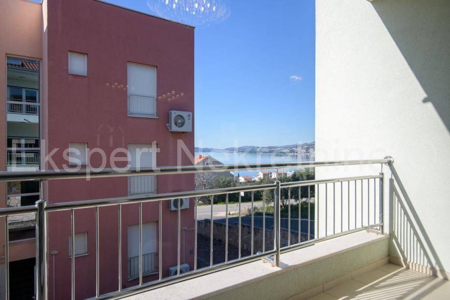 Flat in a building, Sale, Okrug, Okrug Gornji