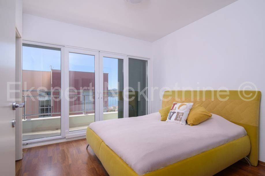 Flat in a building, Sale, Okrug, Okrug Gornji