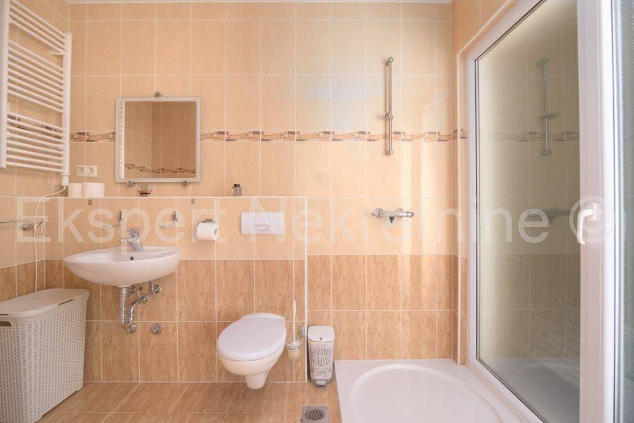 Flat in a building, Sale, Okrug, Okrug Gornji