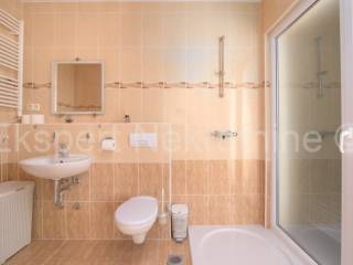 Stan u zgradi, Prodaja, Okrug, Okrug Gornji