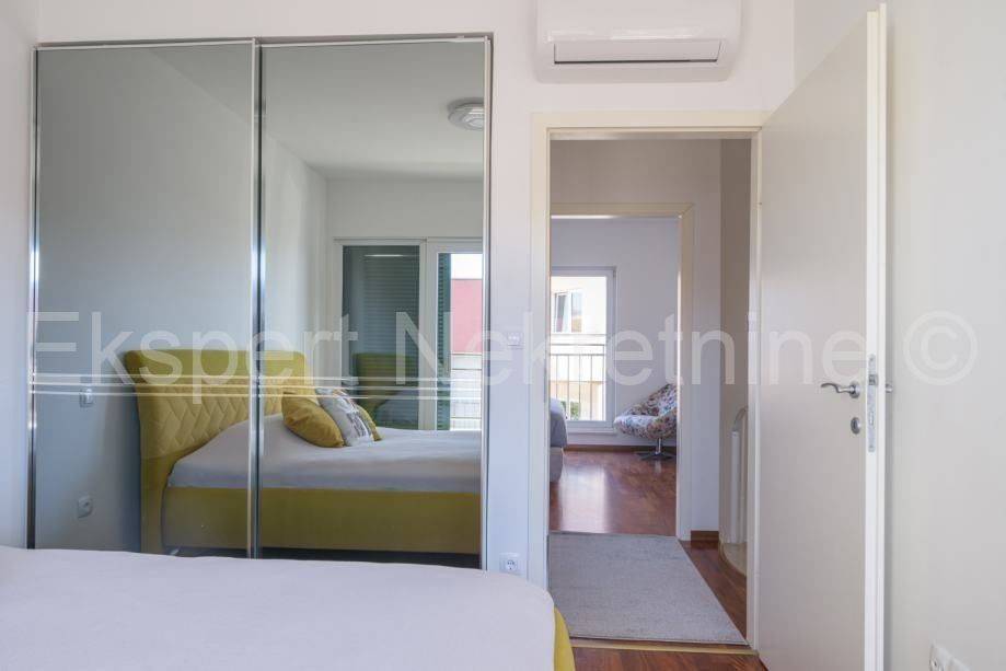 Flat in a building, Sale, Okrug, Okrug Gornji