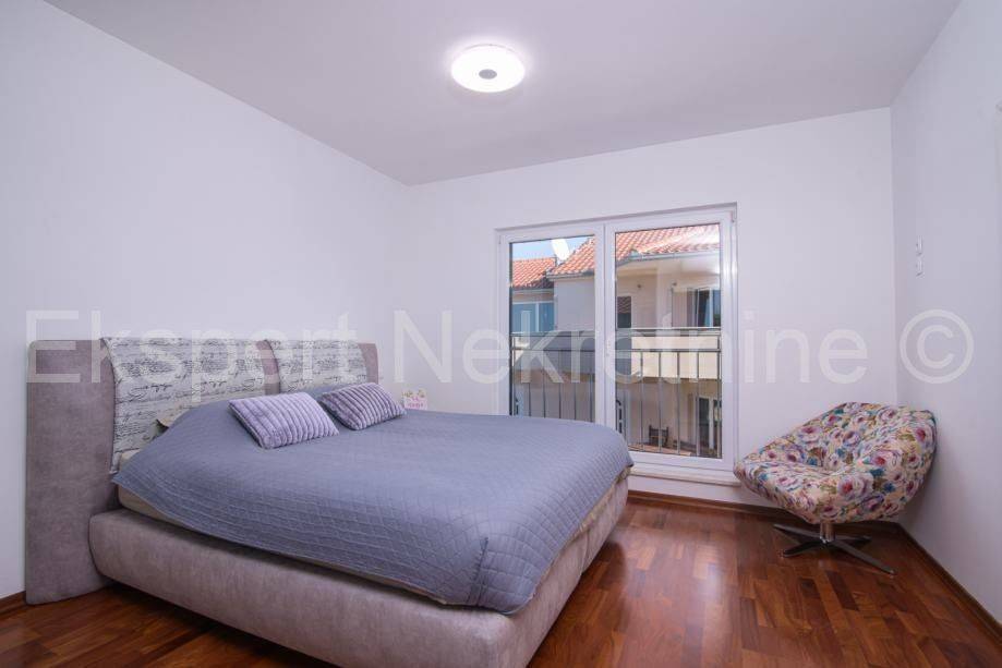 Flat in a building, Sale, Okrug, Okrug Gornji
