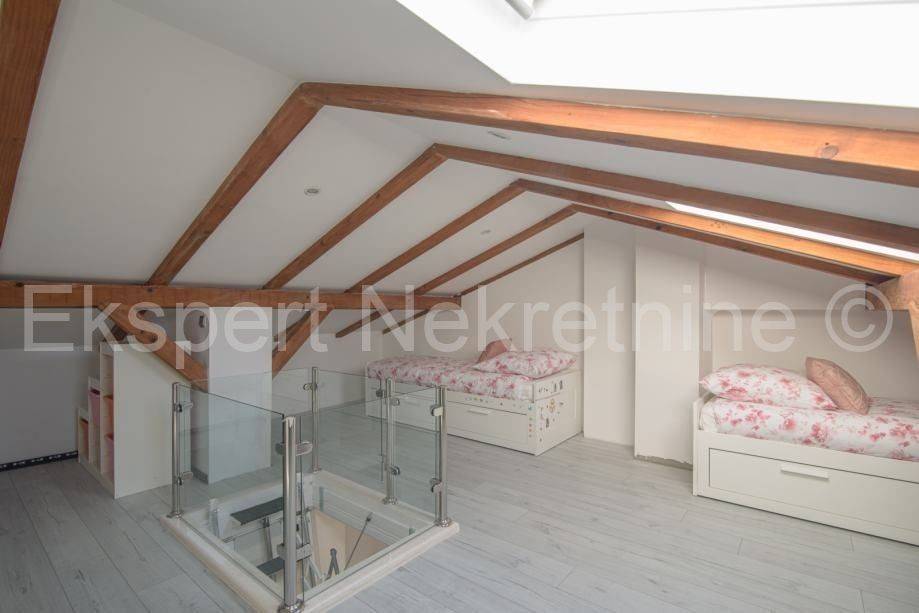 Flat in a building, Sale, Okrug, Okrug Gornji