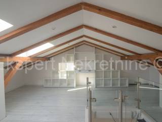 Stan u zgradi, Prodaja, Okrug, Okrug Gornji