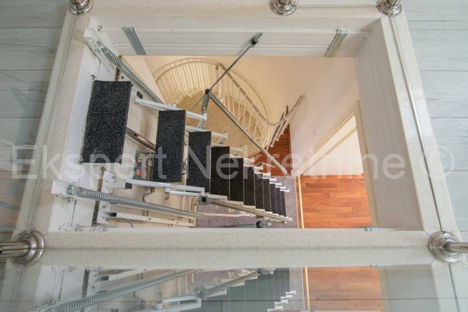 Flat in a building, Sale, Okrug, Okrug Gornji