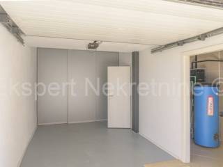 Stan u zgradi, Prodaja, Okrug, Okrug Gornji