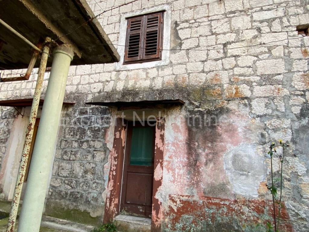 Stone house, Sale, Okrug, Okrug Gornji