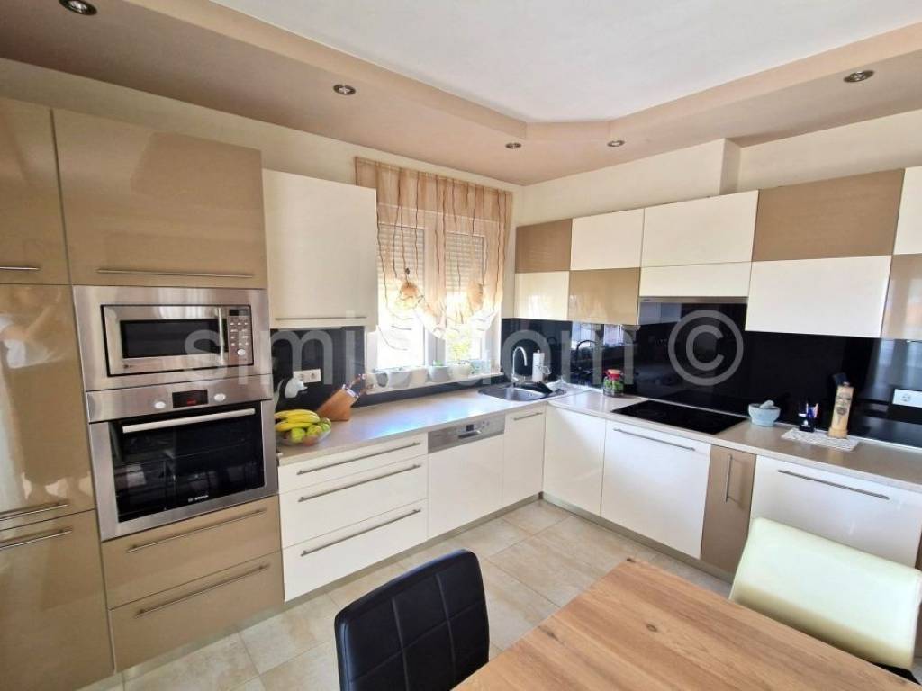Detached house, Sale, Okrug, Okrug Gornji