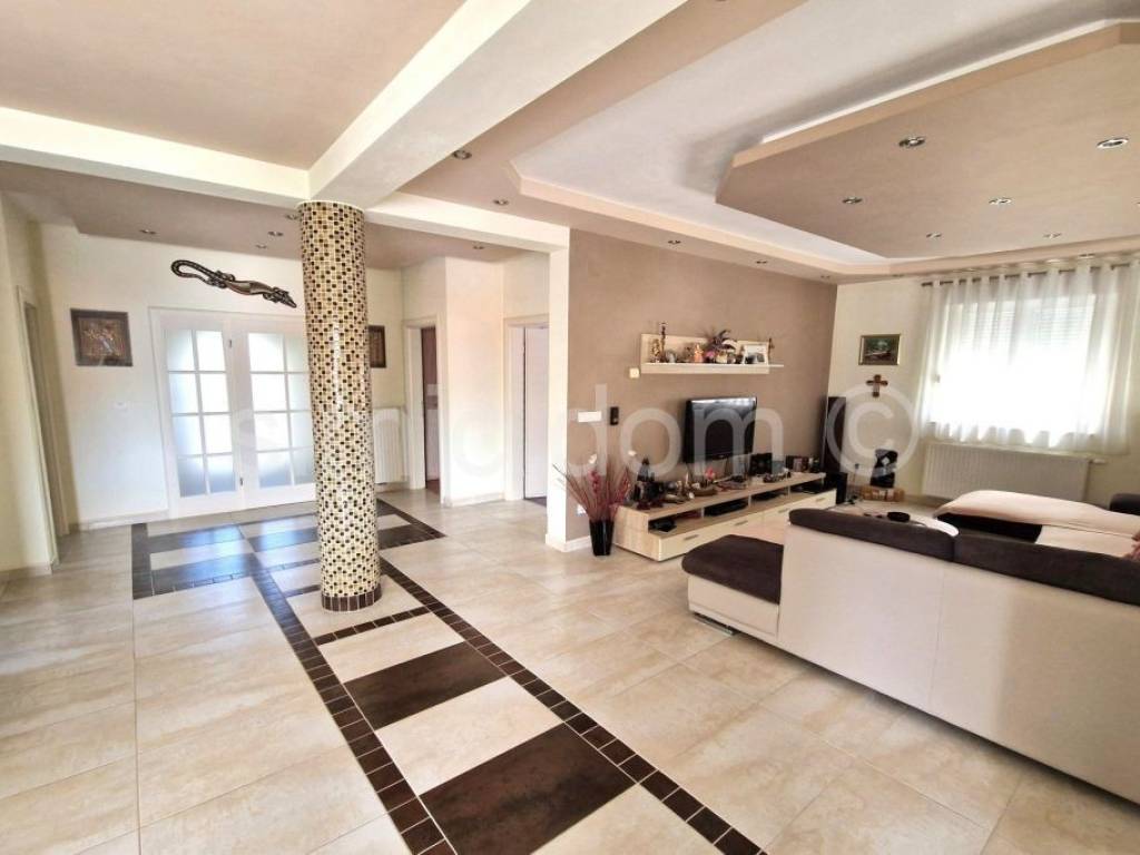 Detached house, Sale, Okrug, Okrug Gornji