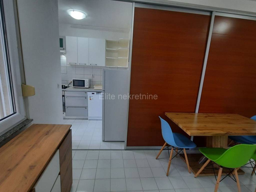 Flat in a building, Sale, Pula, Pula