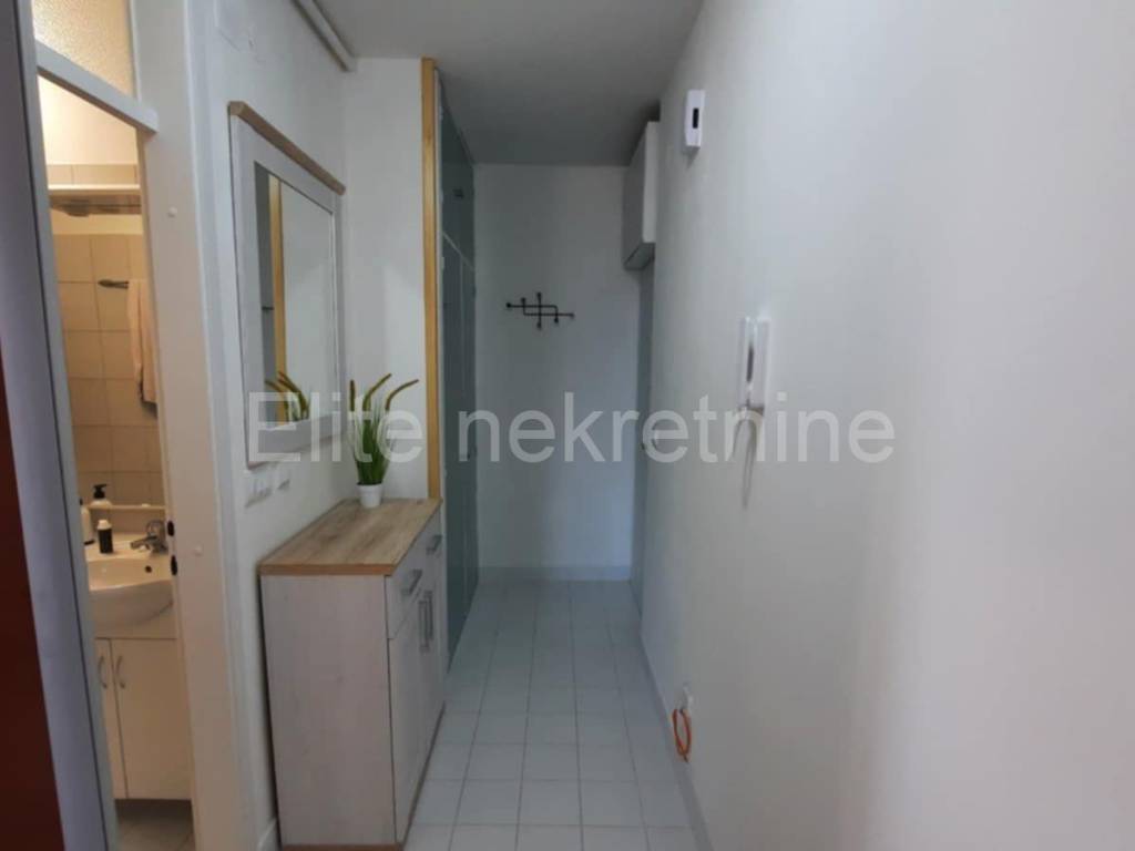 Flat in a building, Sale, Pula, Pula