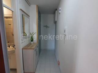 Flat in a building, Sale, Pula, Pula