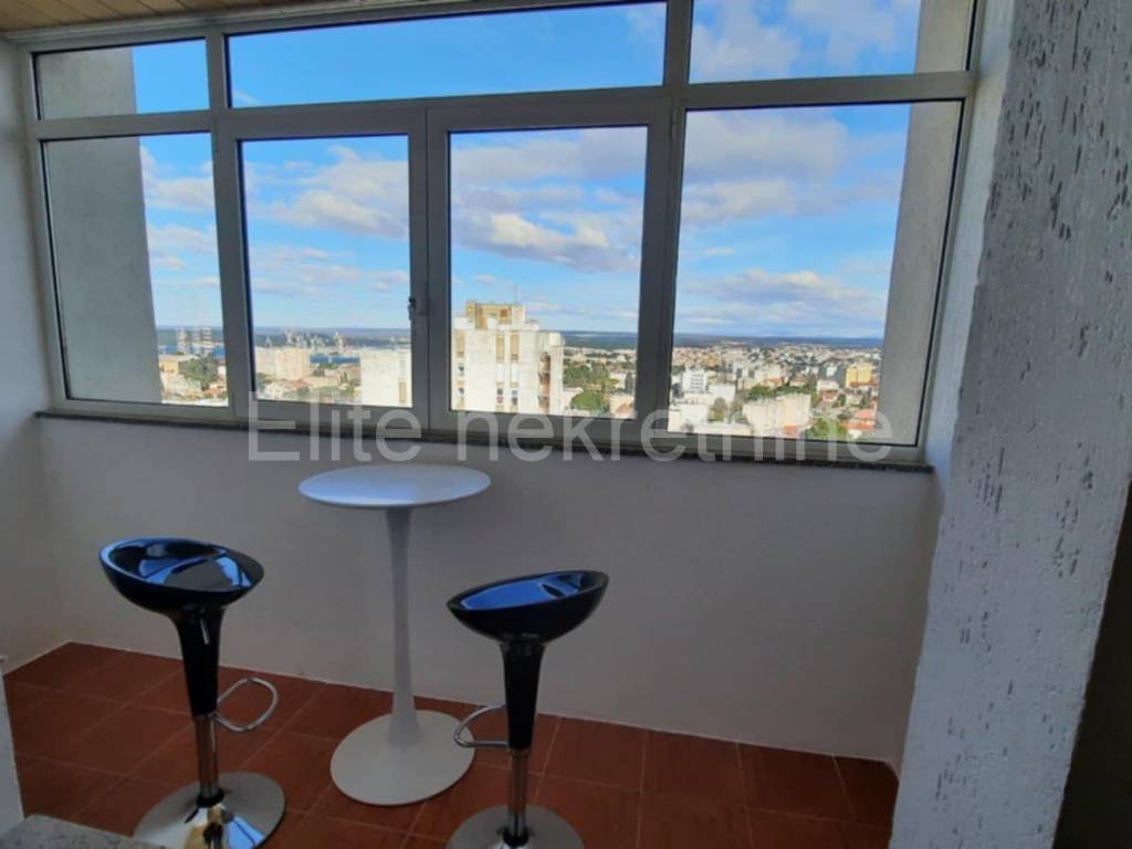 Flat in a building, Sale, Pula, Pula