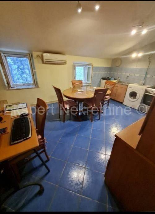 Flat in a building, Sale, Split, Split