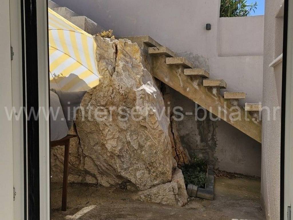 Stan u kuci, Najam, Šibenik, Šibenik