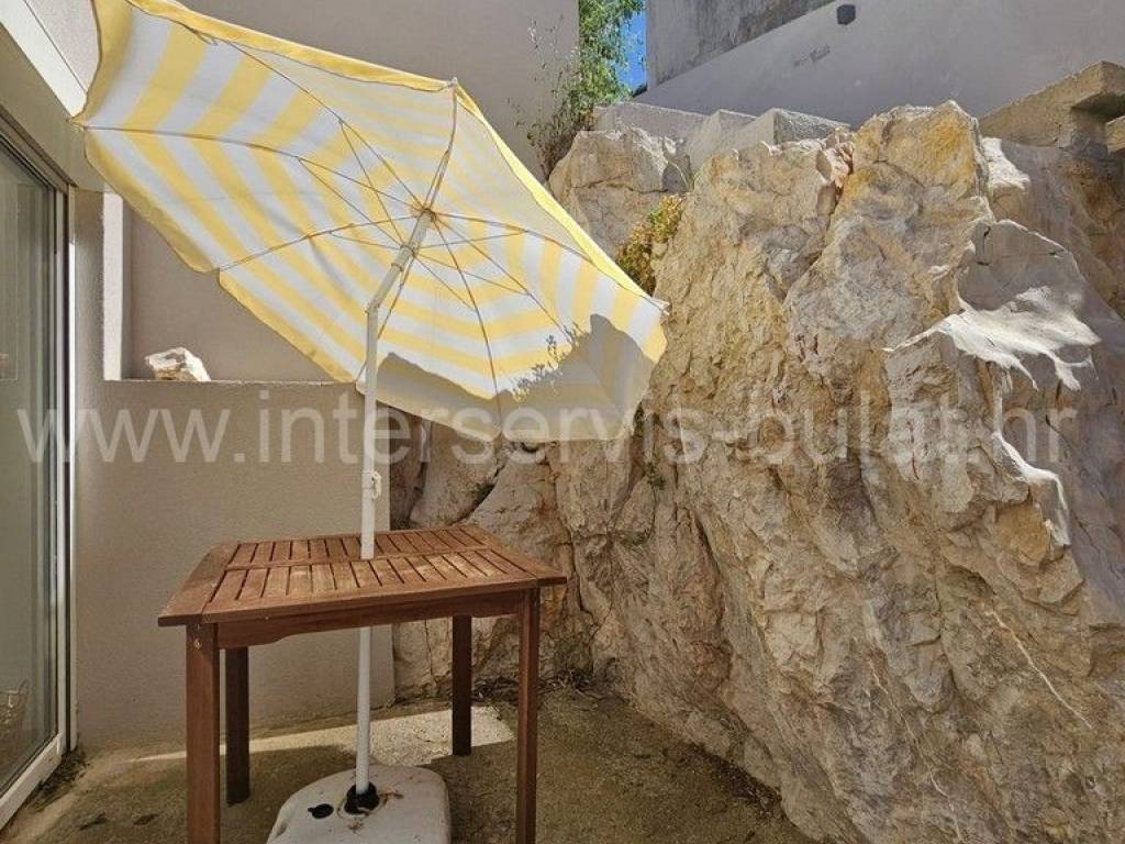 Stan u kuci, Najam, Šibenik, Šibenik