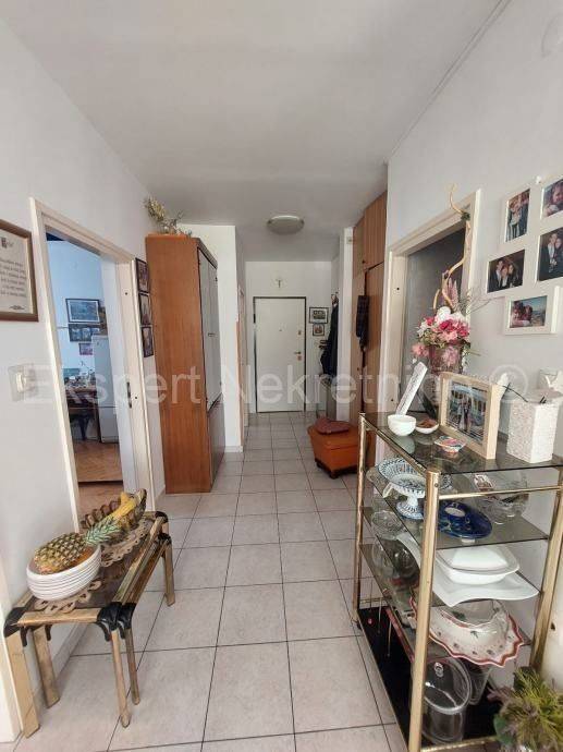Flat in a building, Sale, Split, Split
