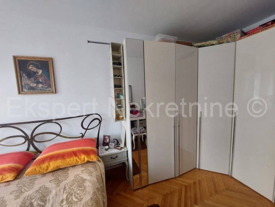 Flat in a building, Sale, Split, Split
