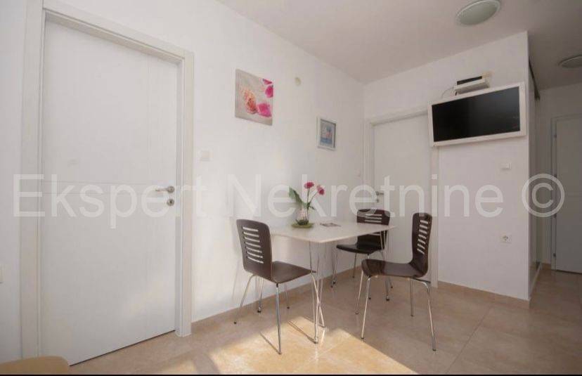 Flat in a building, Rent, Trogir, Saldun