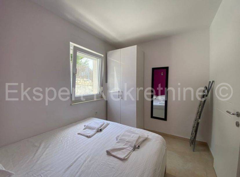 Flat in a building, Rent, Trogir, Saldun