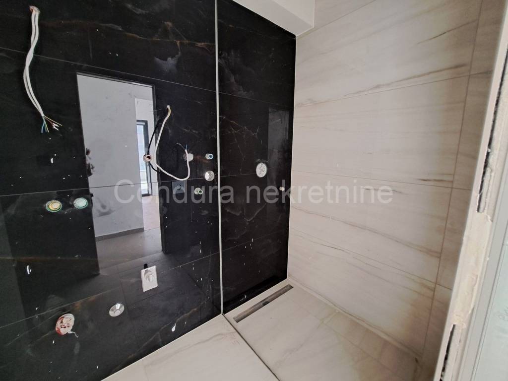 Apartman na moru, Prodaja, Nin, Zaton