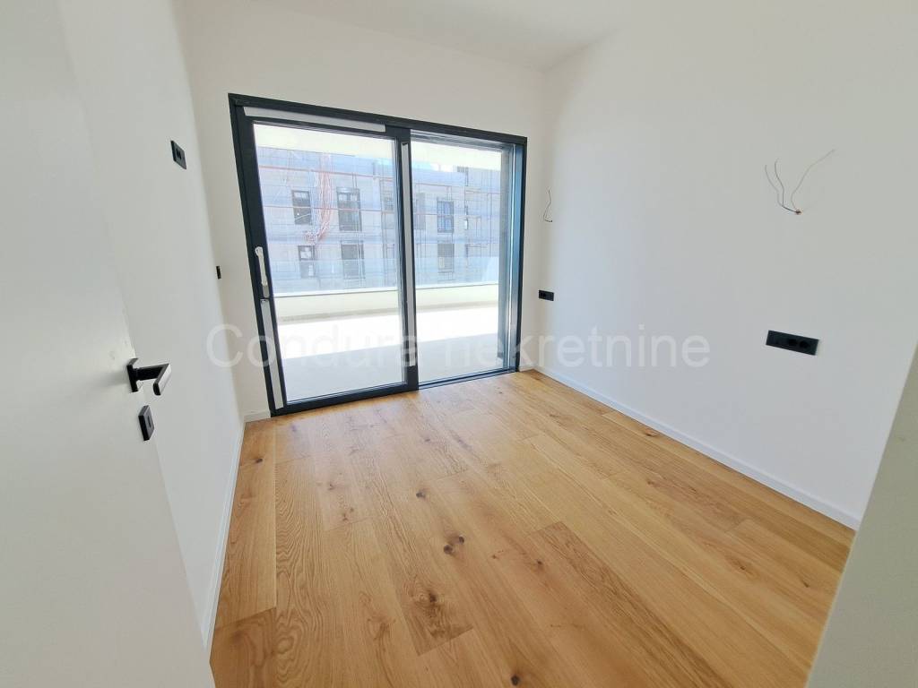 Apartman na moru, Prodaja, Nin, Zaton