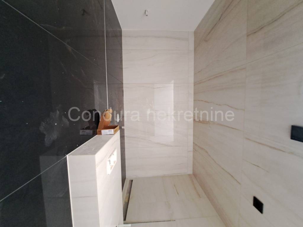 Apartman na moru, Prodaja, Nin, Zaton