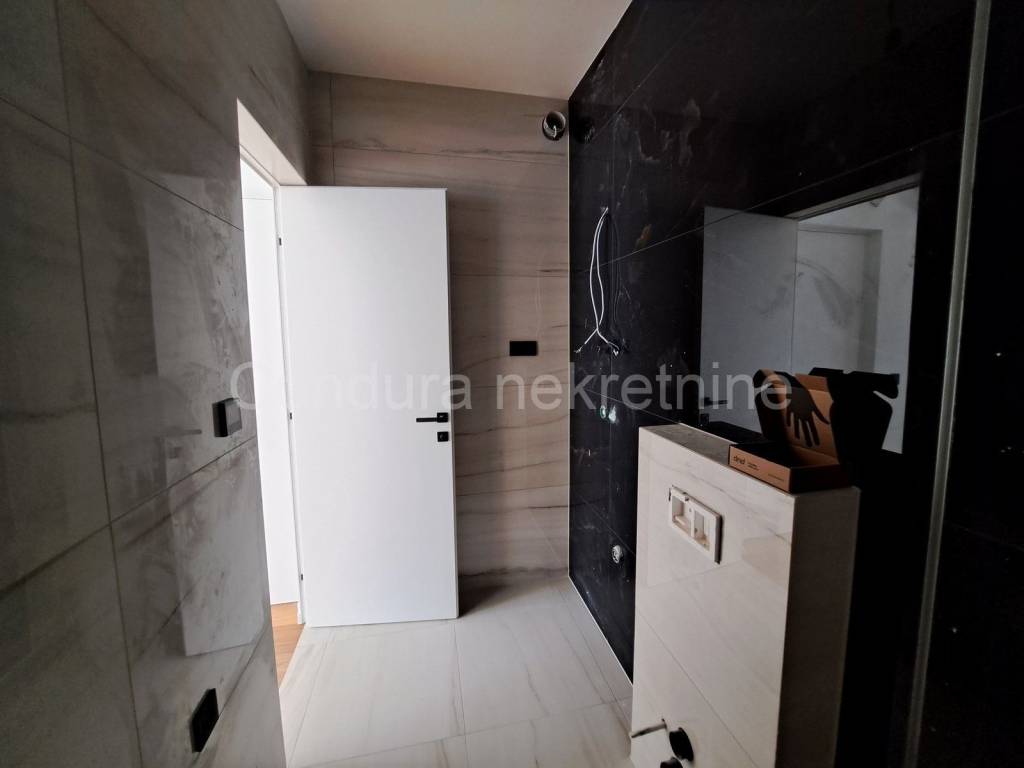 Apartman na moru, Prodaja, Nin, Zaton