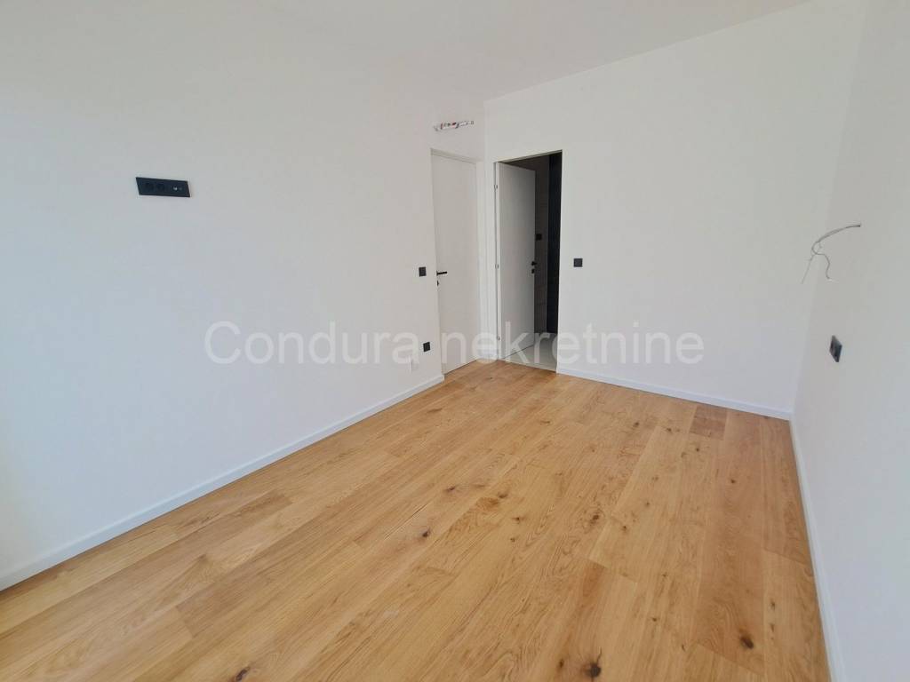 Apartman na moru, Prodaja, Nin, Zaton