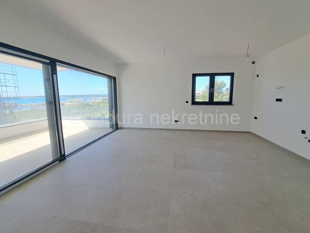 Apartman na moru, Prodaja, Nin, Zaton