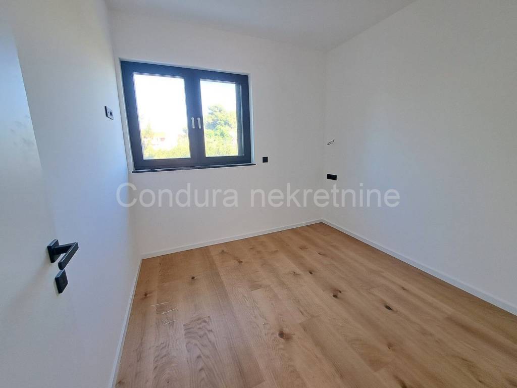 Apartman na moru, Prodaja, Nin, Zaton