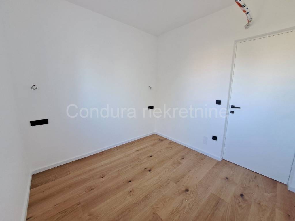 Apartman na moru, Prodaja, Nin, Zaton