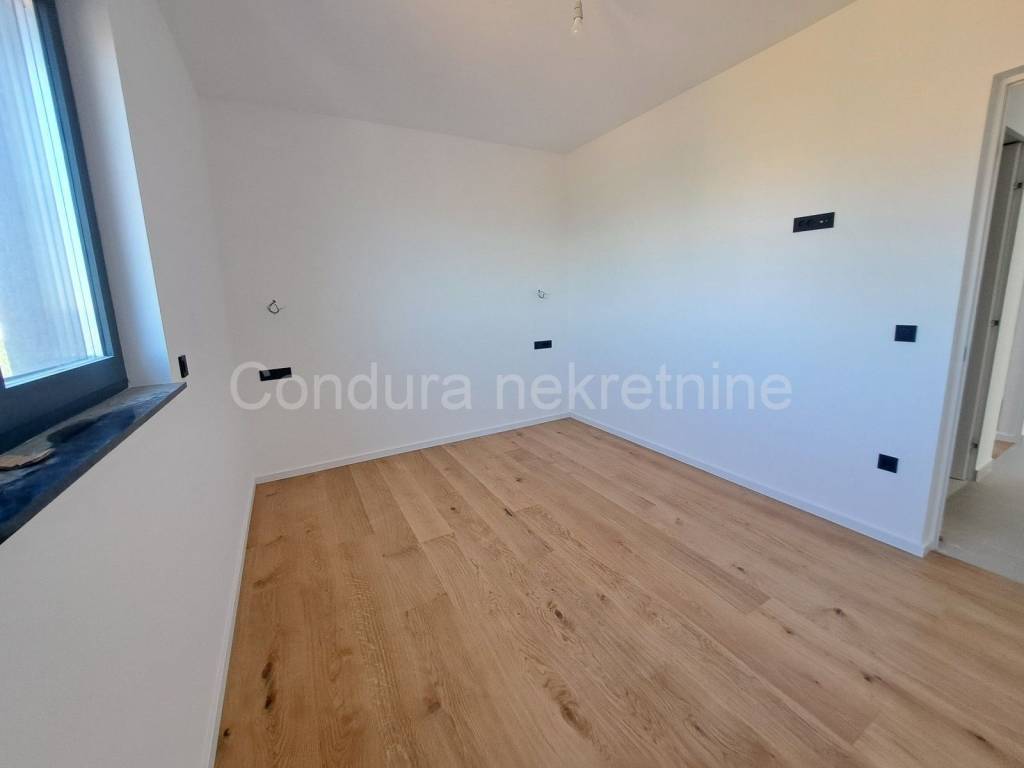 Apartman na moru, Prodaja, Nin, Zaton