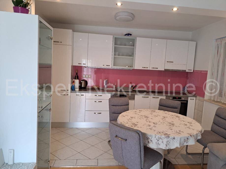 Flat in a house, Sale, Split, Split