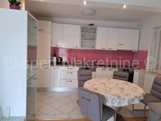 Flat in a house, Sale, Split, Split