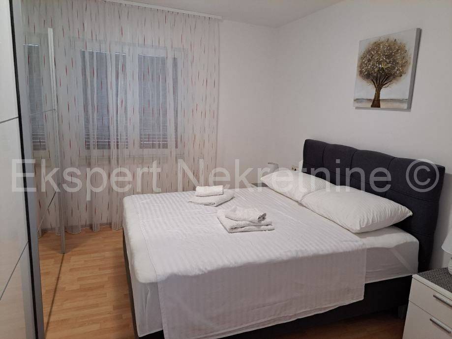 Flat in a house, Sale, Split, Split