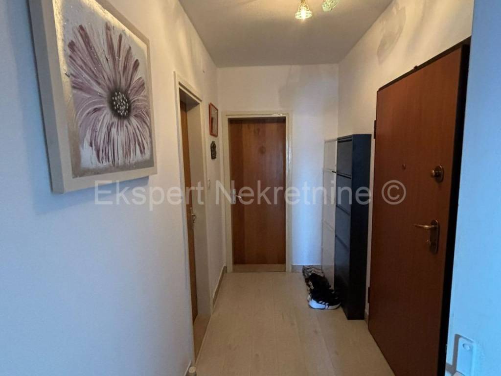 Flat in a building, Sale, Dugi rat, Jesenice