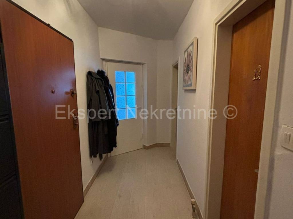 Flat in a building, Sale, Dugi rat, Jesenice