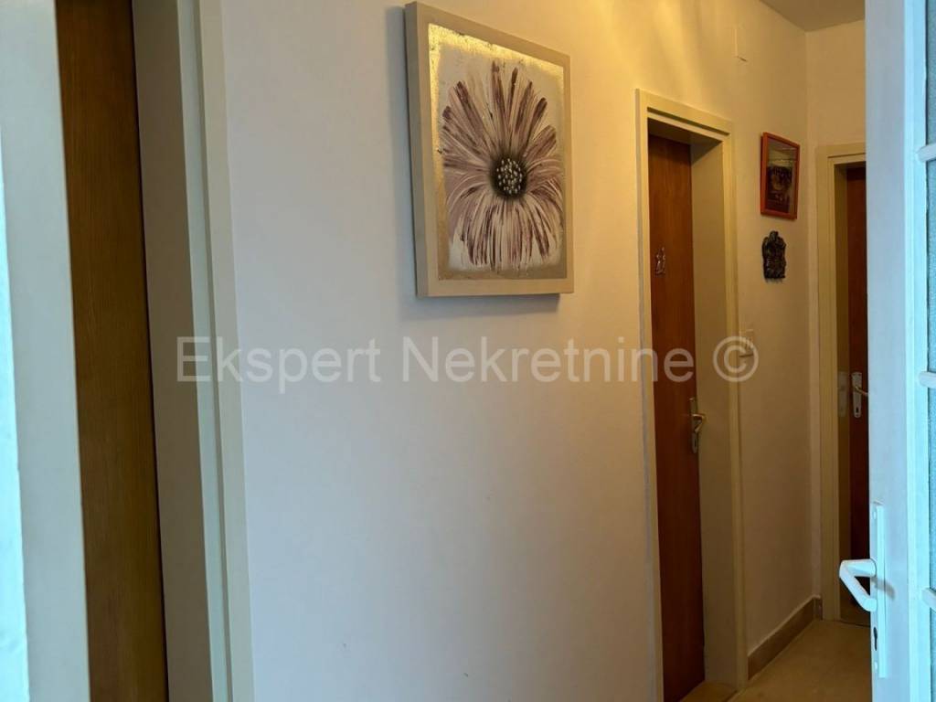 Flat in a building, Sale, Dugi rat, Jesenice