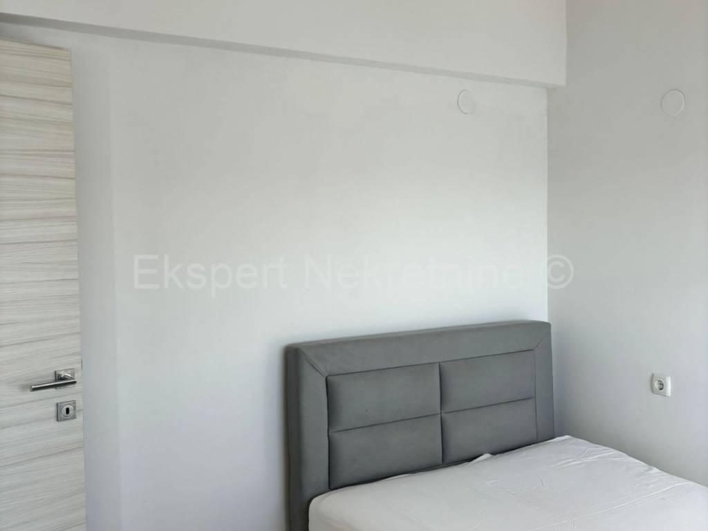 Flat in a building, Sale, Dugi rat, Jesenice