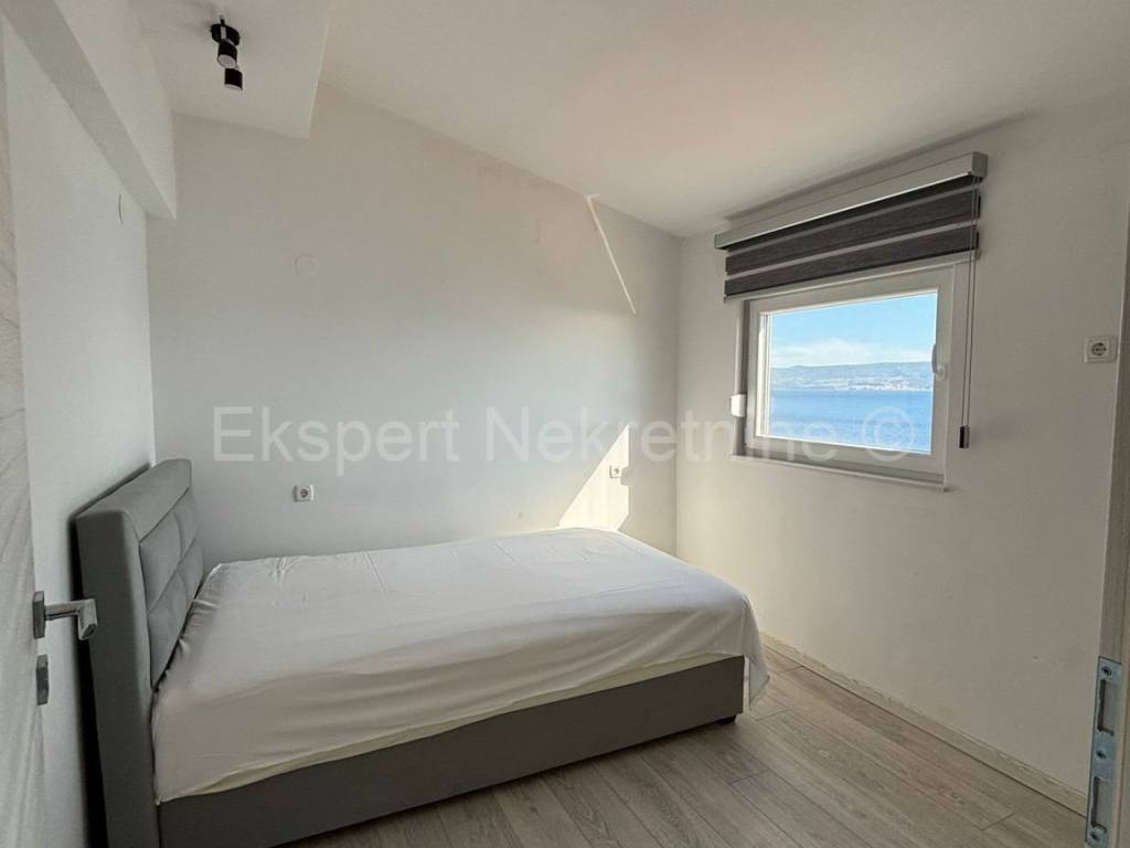 Flat in a building, Sale, Dugi rat, Jesenice