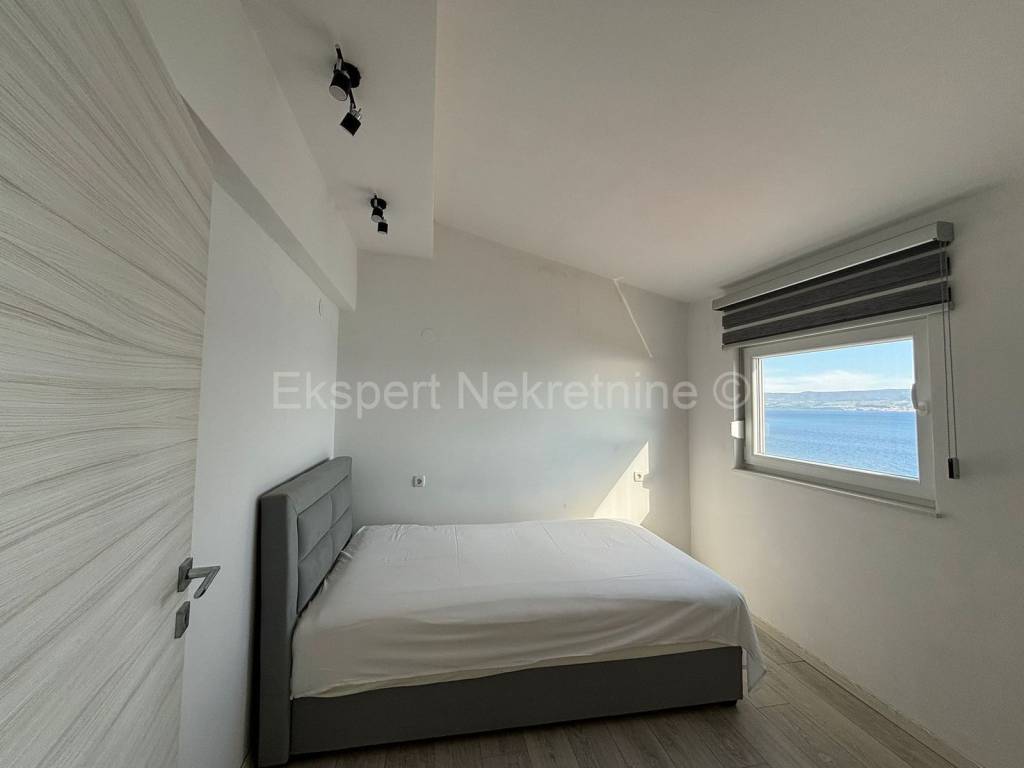 Flat in a building, Sale, Dugi rat, Jesenice