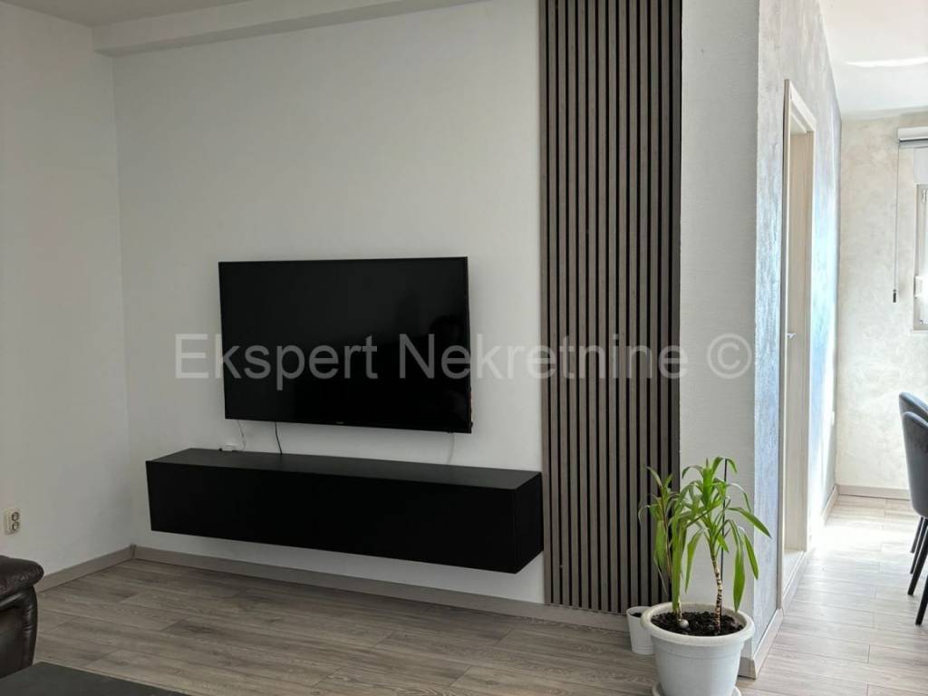 Flat in a building, Sale, Dugi rat, Jesenice