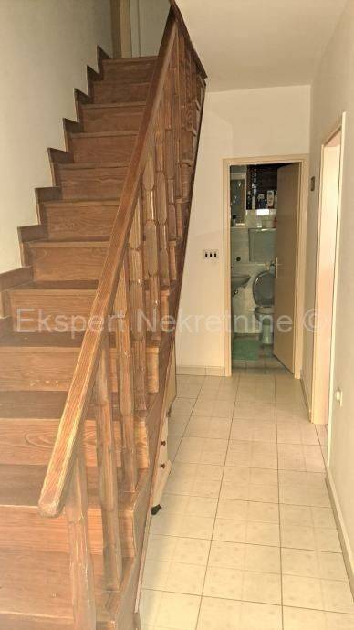 Flat in a house, Sale, Okrug, Okrug Gornji