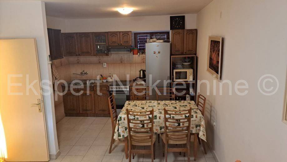 Flat in a house, Sale, Okrug, Okrug Gornji