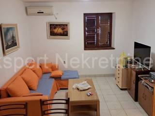 Flat in a house, Sale, Okrug, Okrug Gornji