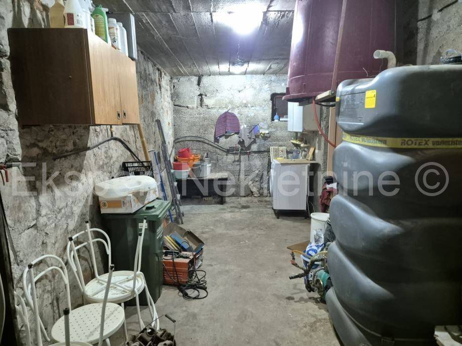 Flat in a house, Sale, Okrug, Okrug Gornji