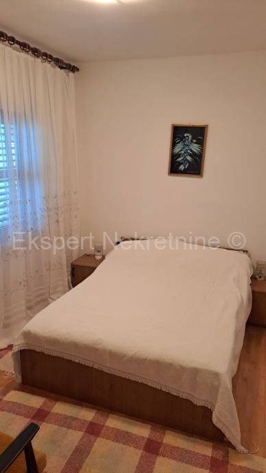 Flat in a house, Sale, Okrug, Okrug Gornji